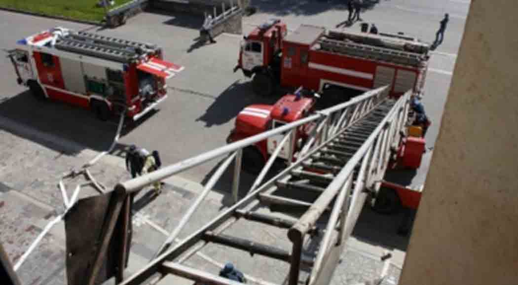 В Перми из горящего дома пожарные спасли грудного ребенка и еще двух детей