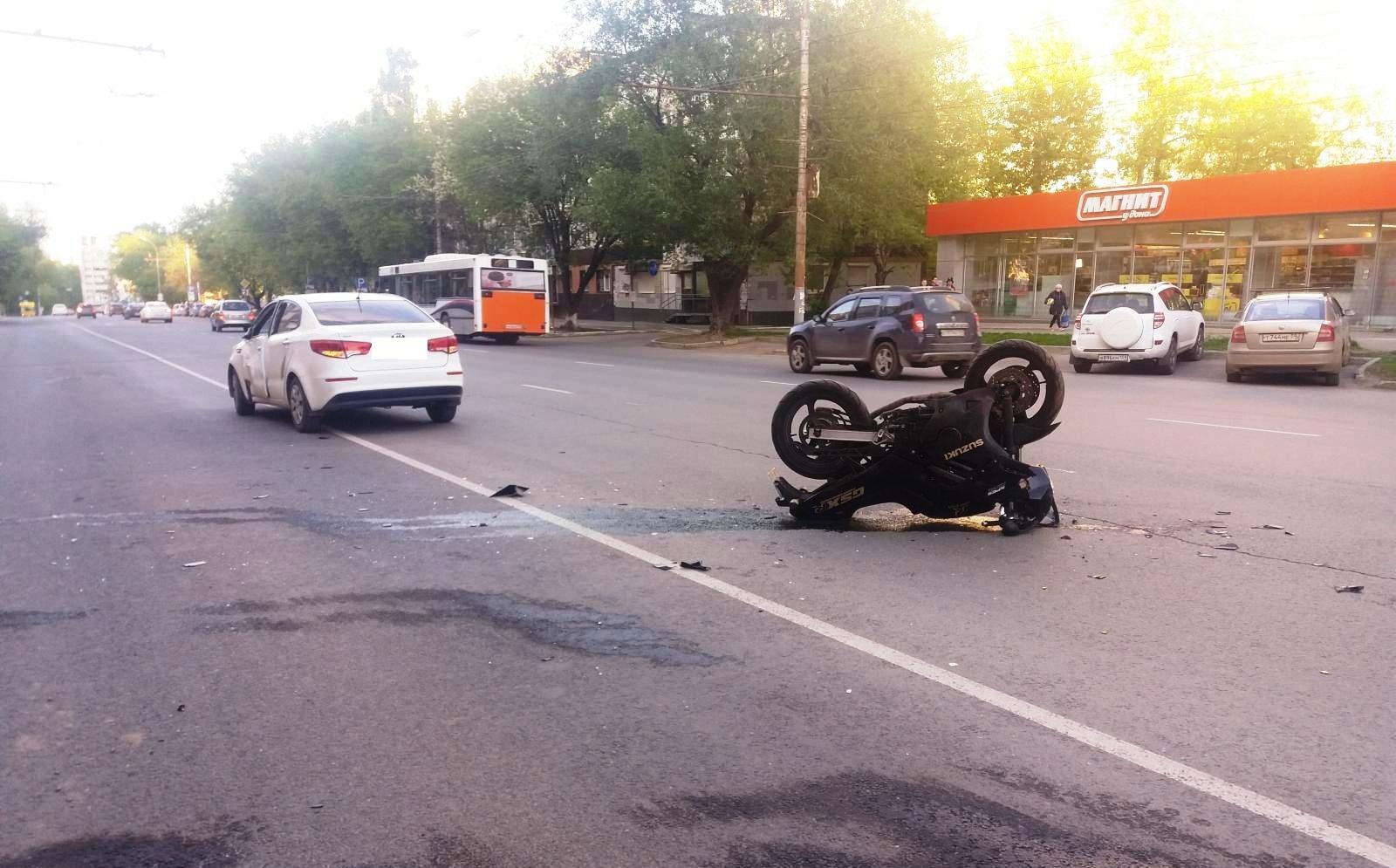 В Перми мотоциклист серьезно травмировался после ДТП с иномаркой