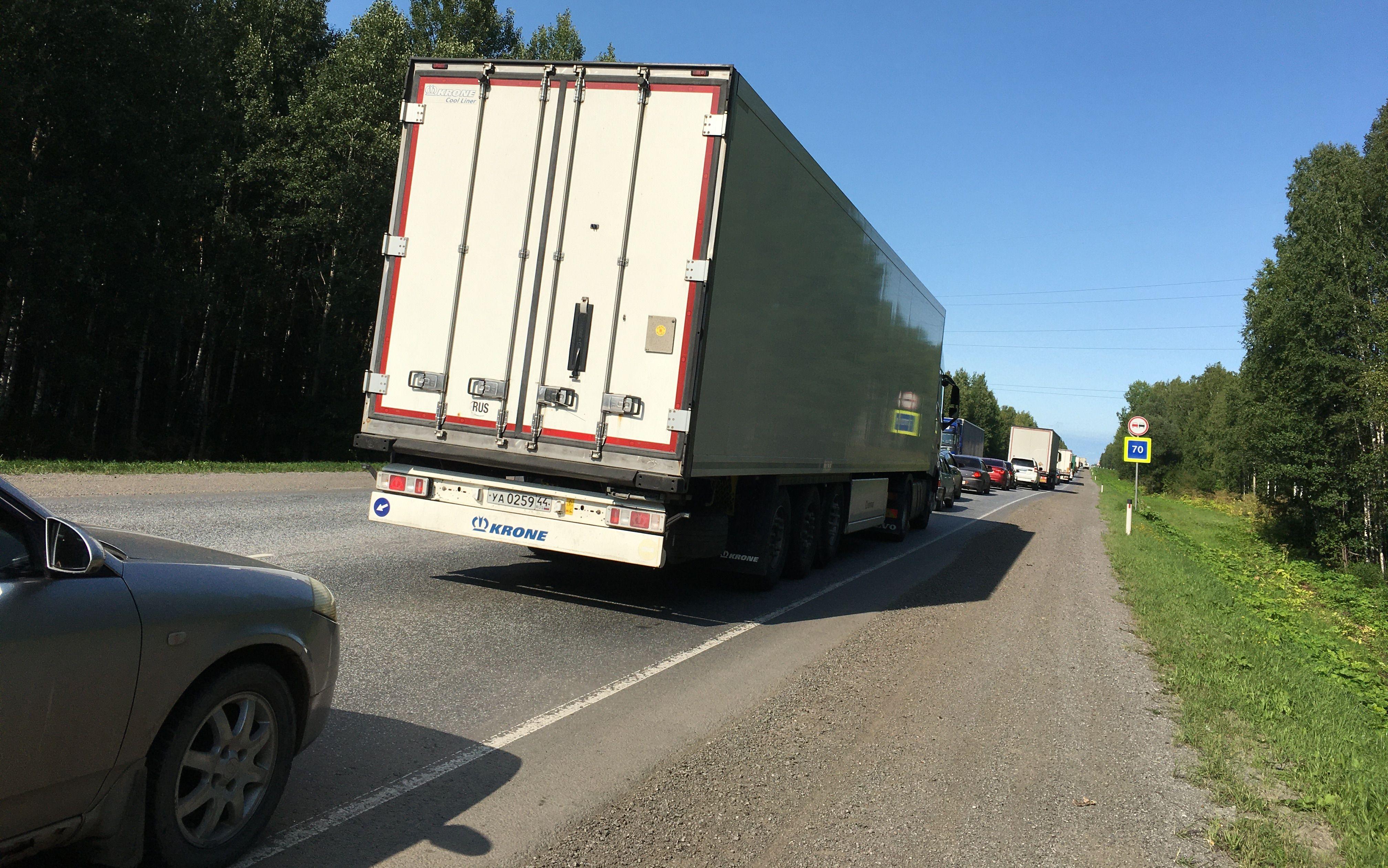 В Пермском крае на федеральной трассе образовалась гигантская пробка