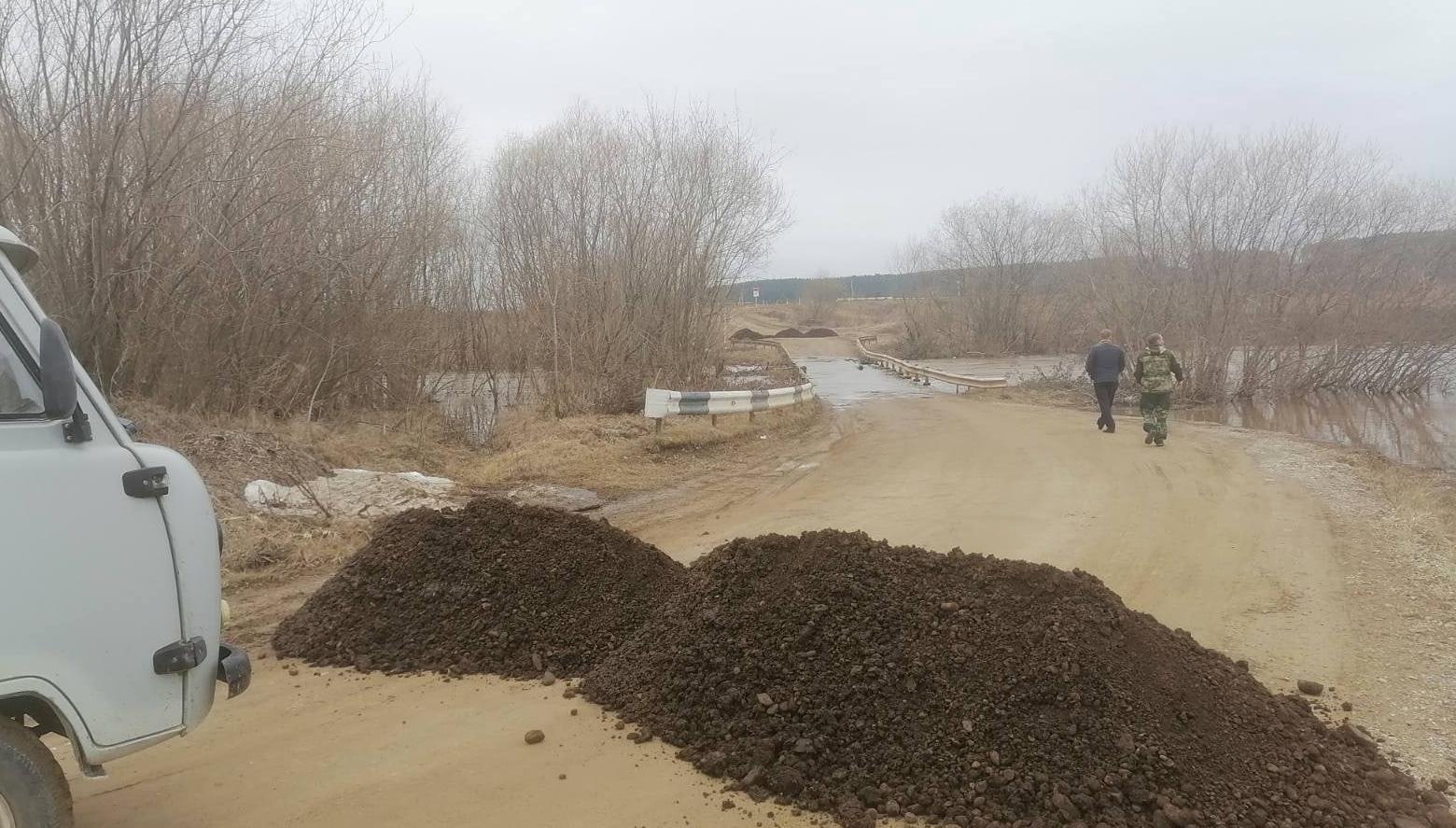 В Пермском крае из-за паводка закрыли мост через реку Бабка