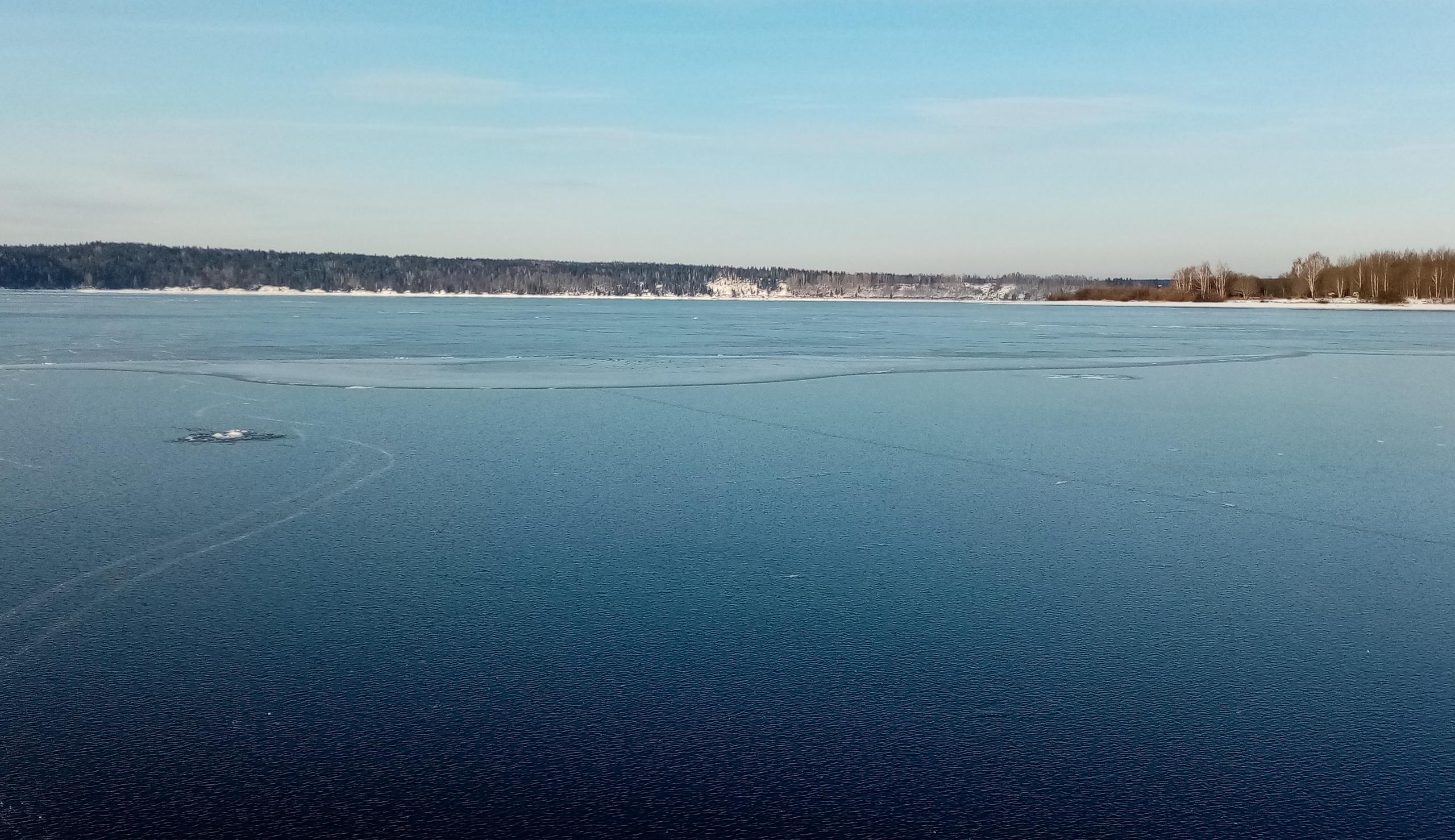 В Пермском крае на Камском водохранилище образовался зеркальный лед