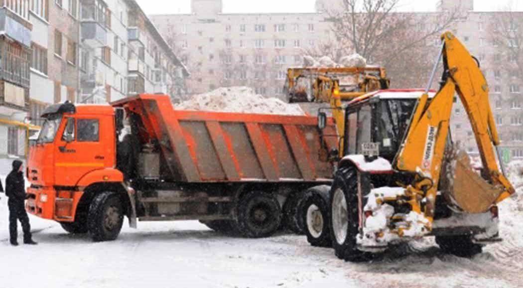 С улиц Перми начали вывозить снег, чтобы избежать подтоплений