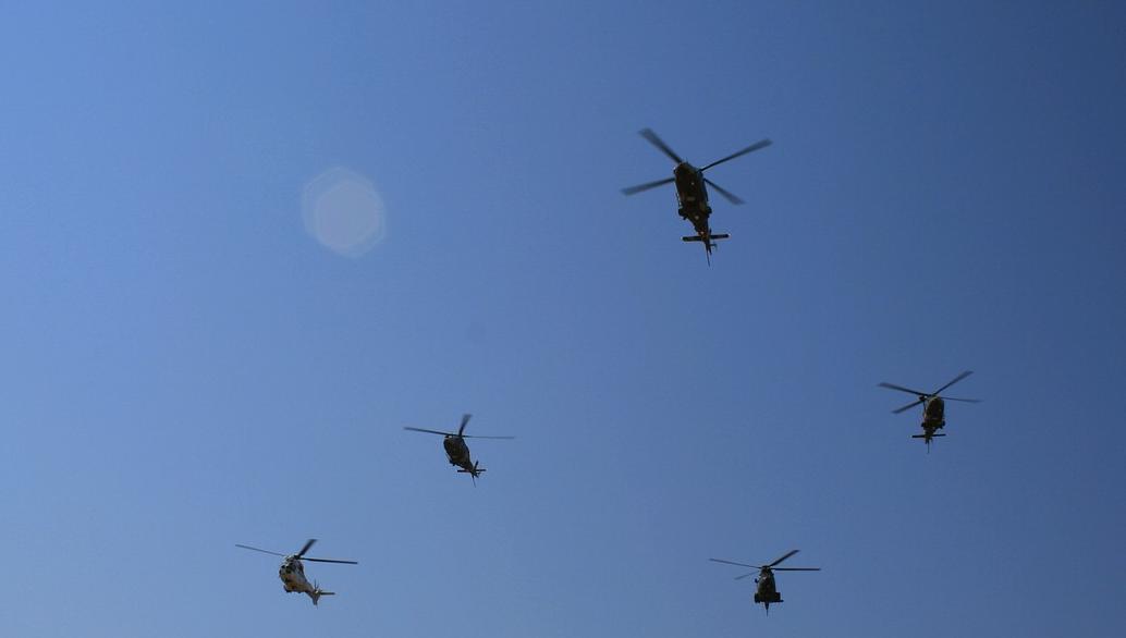 В Пермском крае очевидцы сняли на видео 12 вертолетов в небе