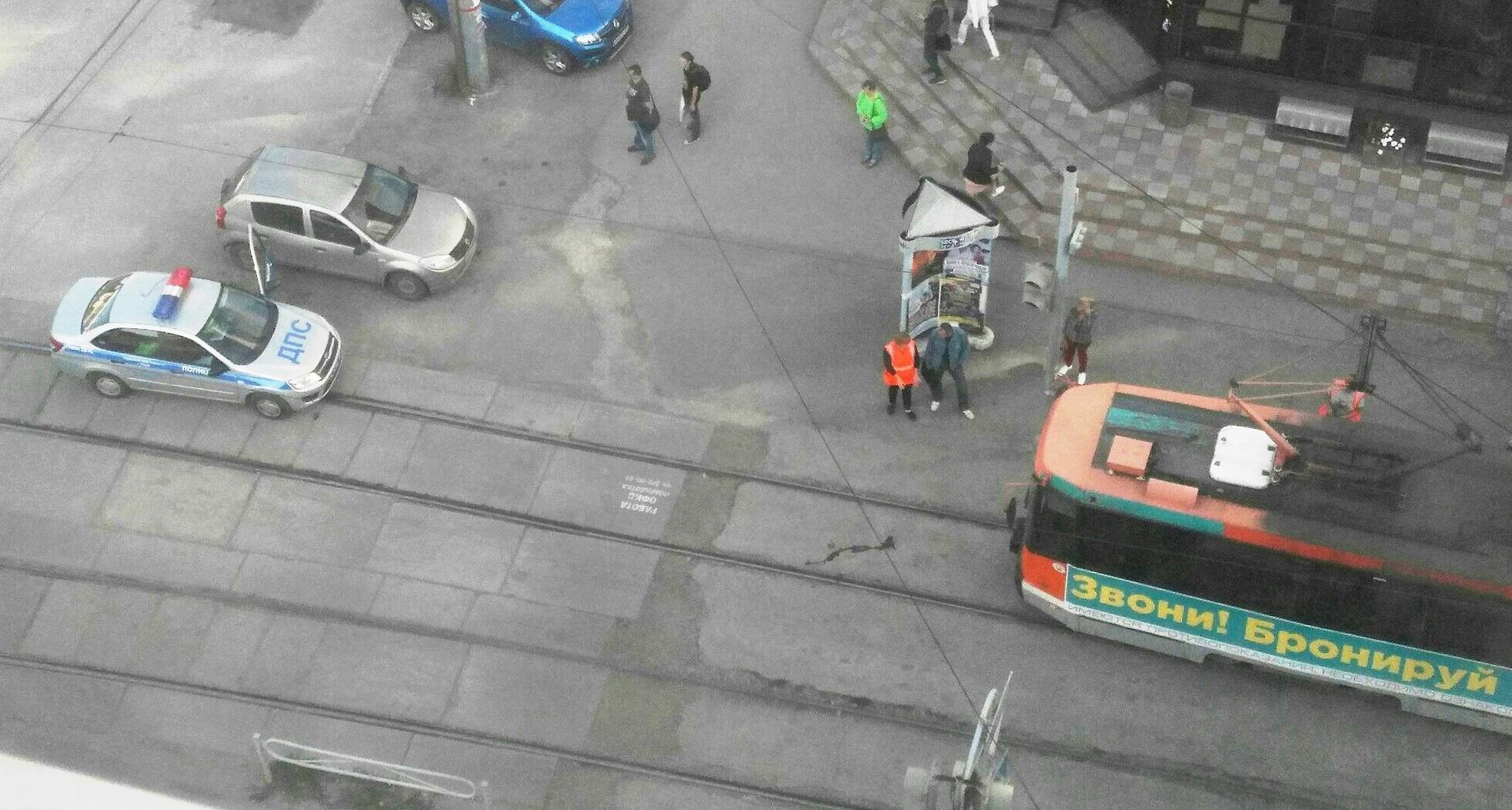 В центре Перми трамвай сбил мужчину