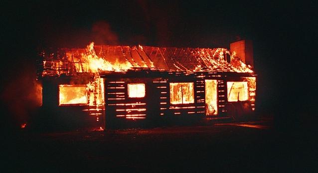 В Прикамье в результате пожара в жилом доме погибли три человека