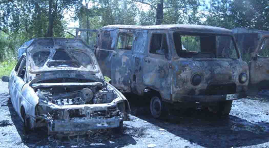 В Губахе неизвестные сожгли два автомобиля