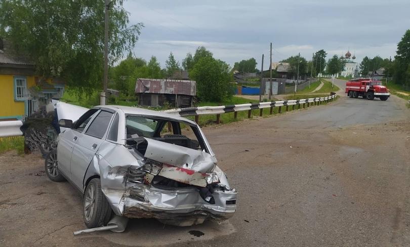 В Пермском крае 28-летний водитель погиб в ДТП, врезавшись в ограждение