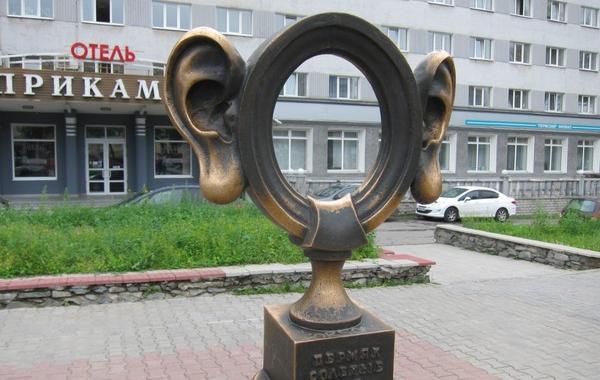 Памятник "Пермяк соленые уши" могут перенести от гостиницы "Прикамье"