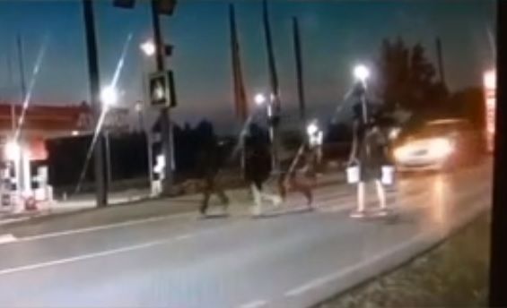 Появилось видео момента ДТП с тремя пешеходами в Соликамске