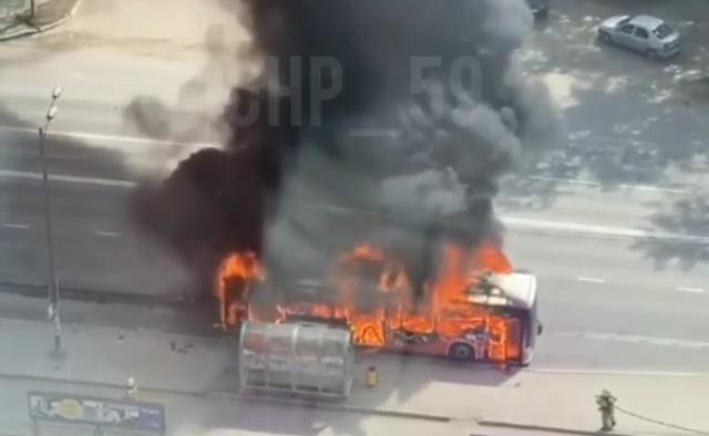 В Перми полностью сгорел пассажирский автобус №15