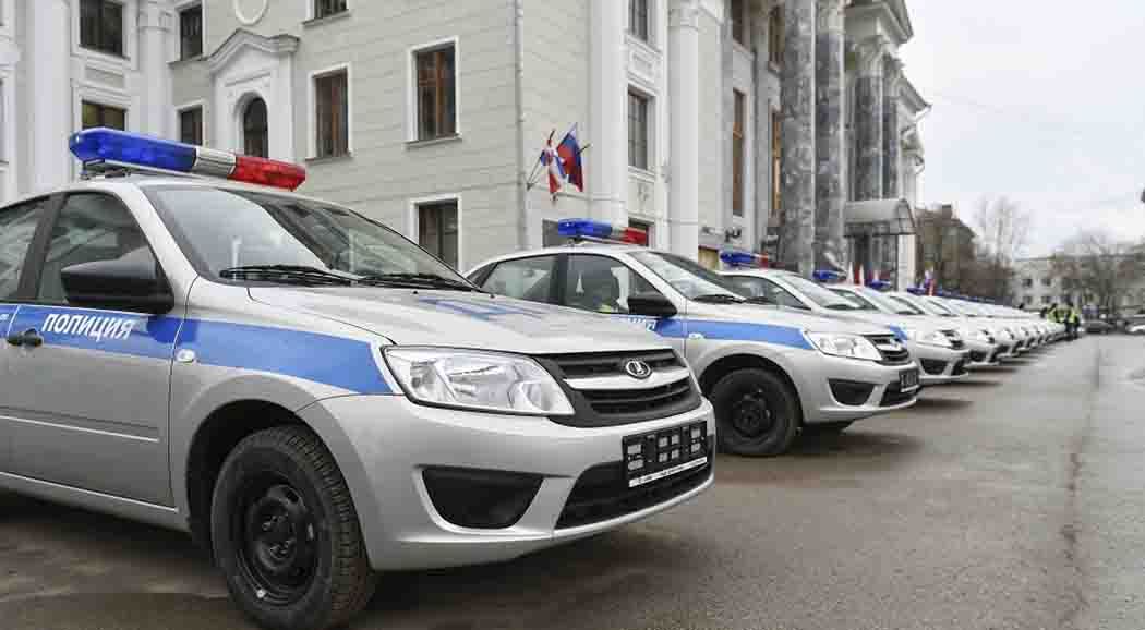 Полицейские Прикамья получили ключи от новых служебных автомобилей