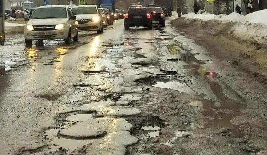В Перми начали ремонтировать испорченные погодой дороги
