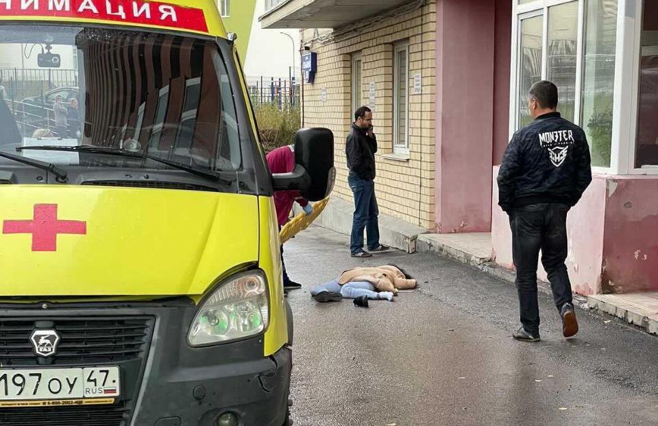 В Перми девушка погибла на месте после падения из окна многоэтажного дома