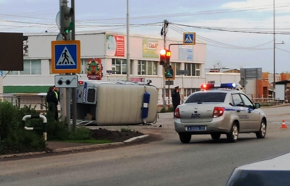 В Чайковском полицейский УАЗ перевернулся после ДТП