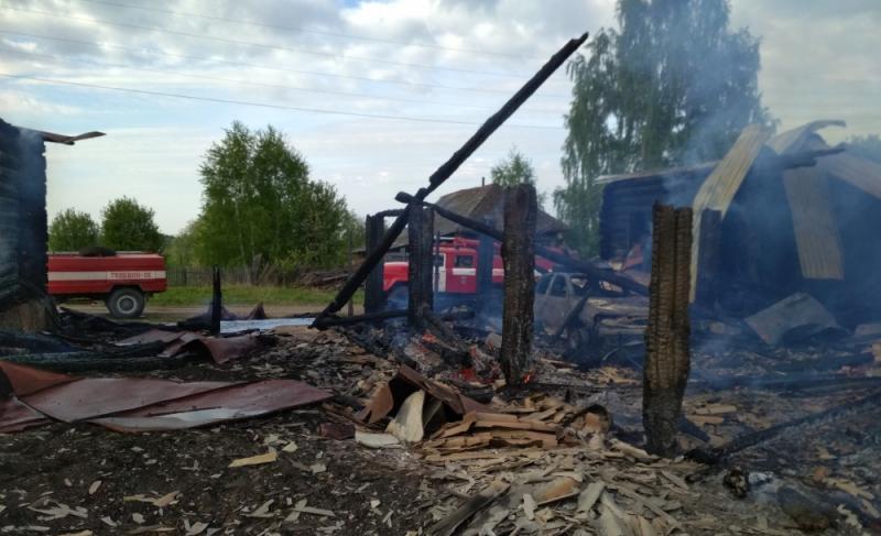 Два человека погибли при пожаре в Пермском крае